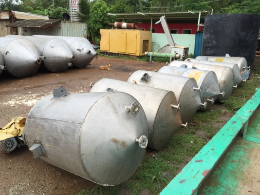ขายถังสแตนเลส 1,000 ลิตรพร้อมใบกวน และไม่มีใบกวน สภาพสวยมาก ขายถังสแตนเลส 1,000 ลิตรพร้อมใบกวน และไม่มีใบกวน สภาพสวยมาก
