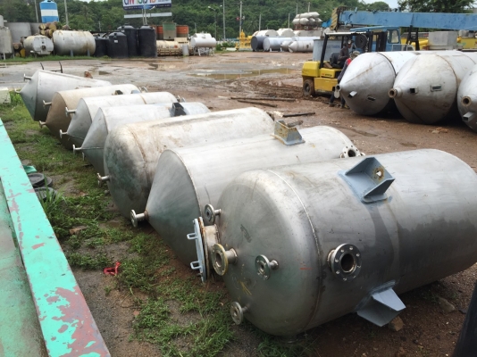 ขายถังสแตนเลส 1,000 ลิตรพร้อมใบกวน และไม่มีใบกวน สภาพสวยมาก