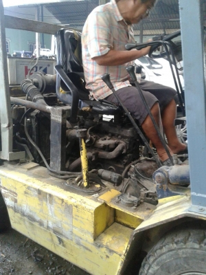 ขายโฟลคลิฟท์โคมัทซุ 2ตัน สภาพใช้งานได้ เครื่องยนต์อีซูสุ C250 ยกสูง 3เมตร