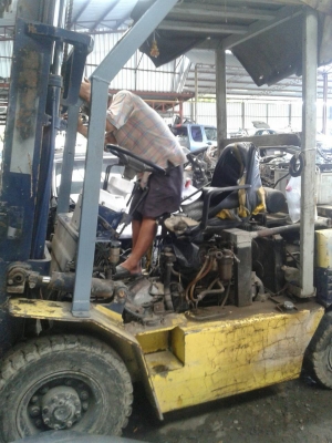 ขายโฟลคลิฟท์โคมัทซุ 2ตัน สภาพใช้งานได้ เครื่องยนต์อีซูสุ C250 ยกสูง 3เมตร