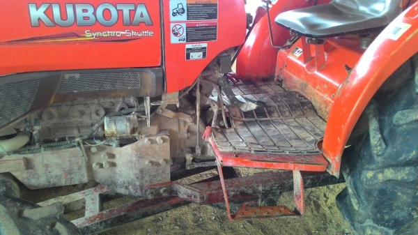 KUBOTA L4708 พร้อมดันหน้า ราคา 355,000  อ.แกลง จ.ระยอง สอบถาม 0818618678  id line=carbonthai id line=0818618678