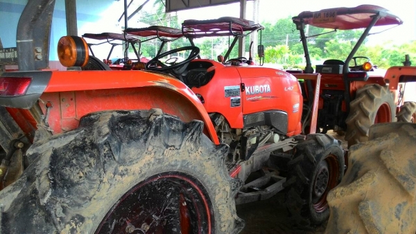 KUBOTA L4708 พร้อมดันหน้า ราคา 355,000  อ.แกลง จ.ระยอง สอบถาม 0818618678  id line=carbonthai id line=0818618678