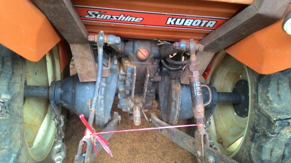 KUBOTA L1-275 ราคา 120,000  อ.แกลง จ.ระยอง สอบถาม 0818618678  id line=carbonthai id line=0818618678 ยังมีรถไถอีกหลายรุ่น หลายราคา ขายตามสภาพ สนใจโทรสอบถามได้ครับ