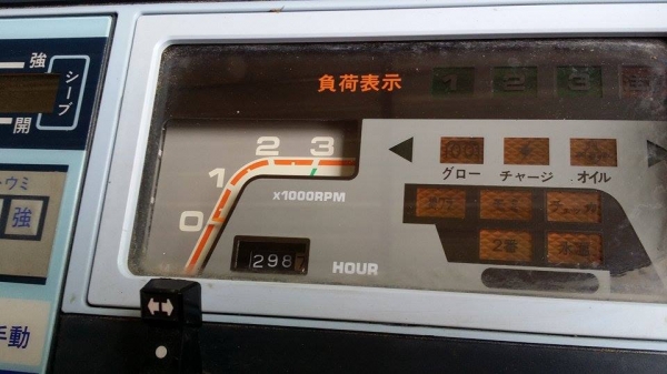 รถเกี่ยวข้าวพร้อมนวดข้าวในตัว แบบนั่งขับ เก่าญี่ปุ่น KUBOTA รุ่น   R1-151 (2) สภาพสวย  เครื่องยนต์ติดง่าย