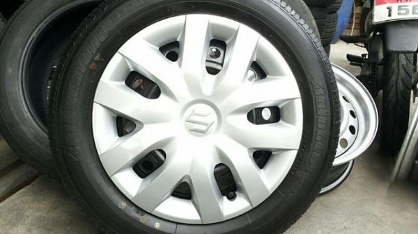 ล้อถอดป้ายแดง suzuki swif ยางบริสโตน 175 65 15 ปี2015