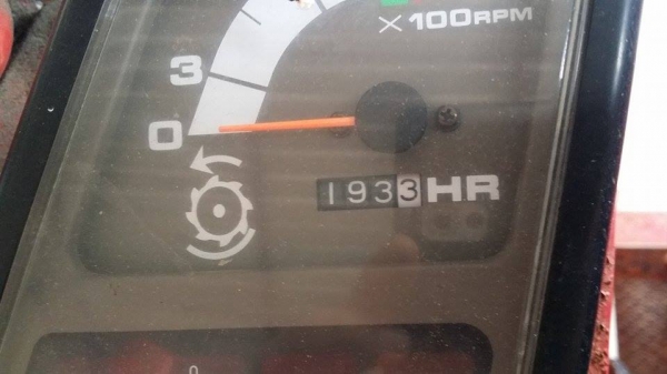 รถเกี่ยวข้าวพร้อมนวดข้าวในตัว แบบนั่งขับ เก่าญี่ปุ่น MITSUBISHI รุ่น FC12  สภาพสวย