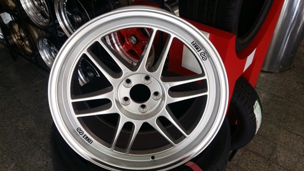 ขายล้อใหม่ RPF-1 ขอบ18 กว้าง8.5 5รู100 วงละ 6000 บาท