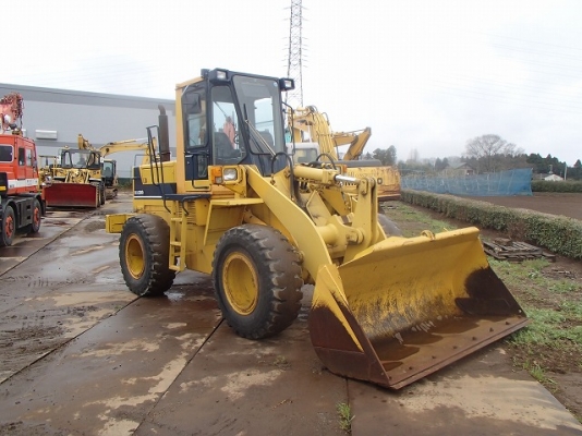 ขาย KOMATSU WA200-1 นำเข้าจากญี่ปุ่น 090-986-2521 อ๊อบ