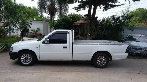 ดราก้อนตอนเดียว เครื่อง2500 รถวิ่งน้อย สีสวย รถพร้อมใช้งาน เครื่องดี คัสซีสวย แอร์เย็น ภายในสะอาด