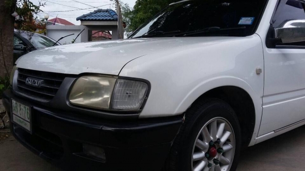 ดราก้อนตอนเดียว เครื่อง2500 รถวิ่งน้อย สีสวย รถพร้อมใช้งาน เครื่องดี คัสซีสวย แอร์เย็น ภายในสะอาด