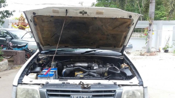 ดราก้อนตอนเดียว เครื่อง2500 รถวิ่งน้อย สีสวย รถพร้อมใช้งาน เครื่องดี คัสซีสวย แอร์เย็น ภายในสะอาด