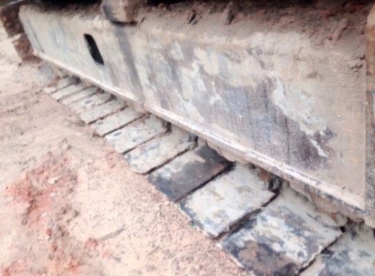 KOMATSU PC 60-6 เครื่องยนต์เดิมๆปั๊มเดิมสภาพดีพร้อมใช้งาน ภายในเก๋งอุปกรณ์ครบพร้อม คอนโทรลง่ายใช้งานได้คล่องตัวดีครับ ภายนอกบอดี้สวยเดิม กระจกหน้าไม่มีนะครับขายตามสภาพ บูมอาร์มสวยไม่มีปะไม่มีดาม ช่วงล่างเอวแน่น โรลเลอร์โซ่ใบแทรกสภาพดีประมาณ 60\% เอกสารสัญญ