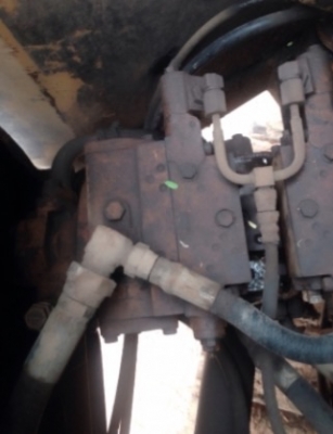 KOMATSU PC 60-6 เครื่องยนต์เดิมๆปั๊มเดิมสภาพดีพร้อมใช้งาน ภายในเก๋งอุปกรณ์ครบพร้อม คอนโทรลง่ายใช้งานได้คล่องตัวดีครับ ภายนอกบอดี้สวยเดิม กระจกหน้าไม่มีนะครับขายตามสภาพ บูมอาร์มสวยไม่มีปะไม่มีดาม ช่วงล่างเอวแน่น โรลเลอร์โซ่ใบแทรกสภาพดีประมาณ 60\% เอกสารสัญญ