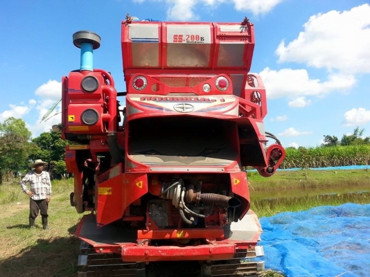 รถเกี่ยวข้าวศักดิ์พัฒนารุ่น ss200 รถเกี่ยวข้าวศักดิ์พัฒนารุ่น ss200