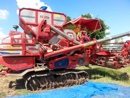 รถเกี่ยวข้าวศักดิ์พัฒนารุ่น ss200