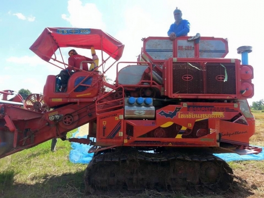 รถเกี่ยวข้าวศักดิ์พัฒนารุ่น ss200 รถเกี่ยวข้าวศักดิ์พัฒนารุ่น ss200