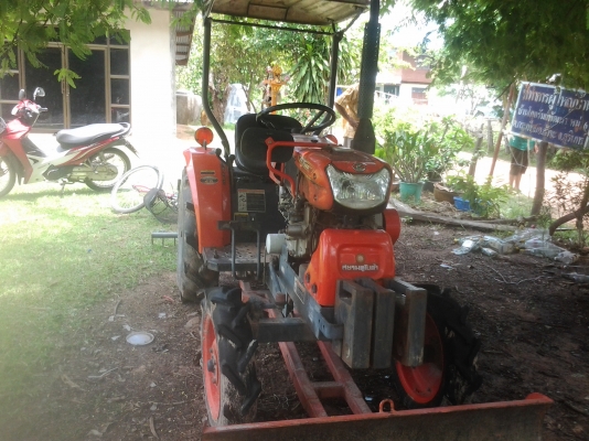 ขายตามสภาพรถไถ14แรงคูโบต้ามีพานหลังมีดันหน้าสภาพสวย