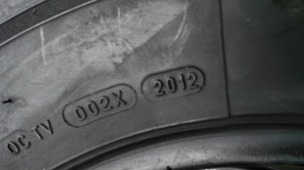 215R15C. MICHELIN XCD ปี12 มี 2 เส้น tel.081-427-3941 215R15C. MICHELIN XCD ปี12 มี 2 เส้น tel.081-427-3941
