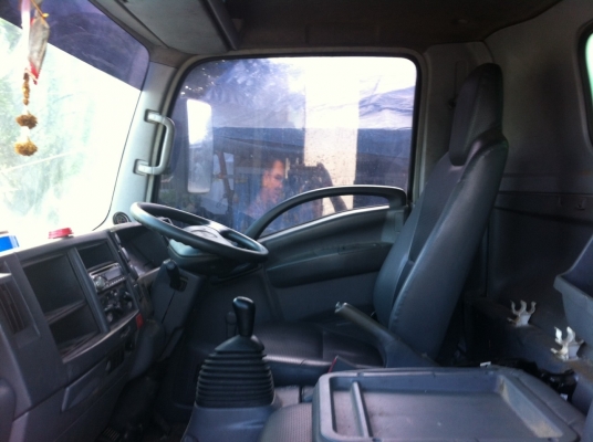 ต้องการขายรถอีซูซุ150แรง6ล้อตู้10บานไม่มีเสากลางเครื่องวิ่งน้อยสภาพพร้อมใช้จัดได้550,000ทะเบียนพร้อมสนใจติดต่อด่วน0845385517