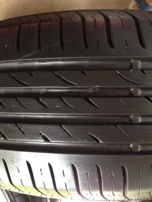 - ขายยาง Roadstone 215/60/16  ปี14