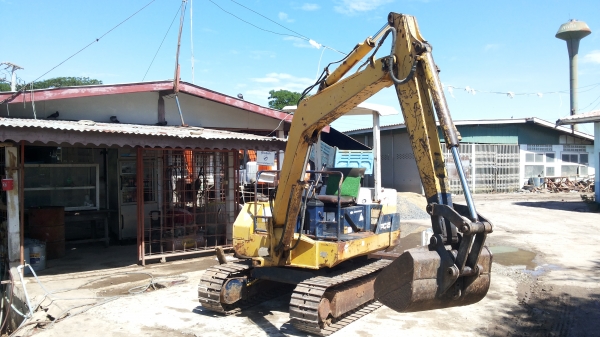 ขายด่วนรถเเม็คโคร KOMATSU PC15-5 รถนอกนำเข้ายังไม่เคยใช้งานเมืองไทยเลย ขายด่วนรถเเม็คโคร KOMATSU PC15-5 รถนอกนำเข้ายังไม่เคยใช้งานเมืองไทยเลย