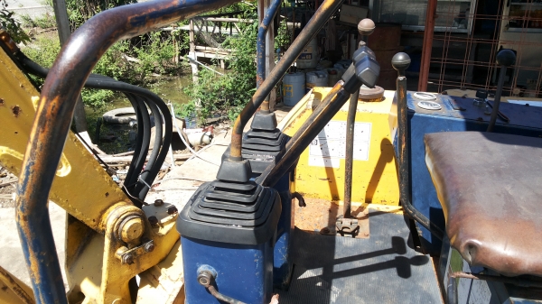 ขายด่วนรถเเม็คโคร KOMATSU PC15-5 รถนอกนำเข้ายังไม่เคยใช้งานเมืองไทยเลย ขายด่วนรถเเม็คโคร KOMATSU PC15-5 รถนอกนำเข้ายังไม่เคยใช้งานเมืองไทยเลย