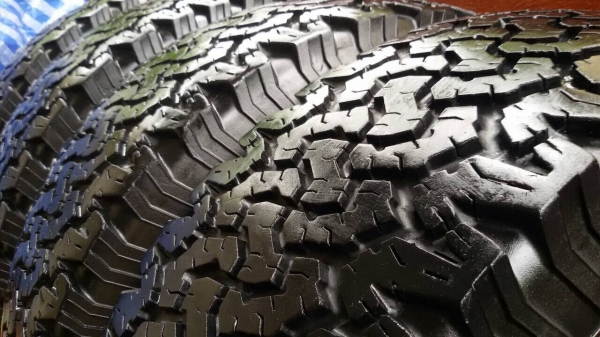 ยาง bf all 265/75/16 สวยๆ ดอกเต็มครับ ยาง bf all 265/75/16 สวยๆ ดอกเต็มครับ