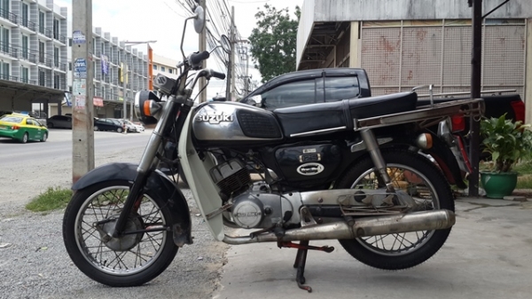 วุฒิ นนบุรี ขาย K125cc. m4 พร้อมบังลมเอกสารทะเบียนพร้อมโอน