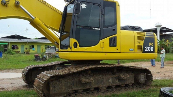 ขาย Komatsu PC200 รุ่น 8 ราคา 1,750,000 ขาย Komatsu PC200 รุ่น 8 ราคา 1,750,000