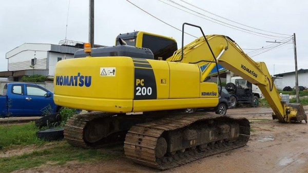 ขาย Komatsu PC200 รุ่น 8 ราคา 1,750,000