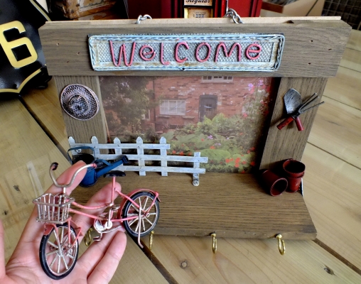 โมเดลฉากการาจ วินเทจแขวนของและใส่รูปได้ในงานแฮนด์เมด