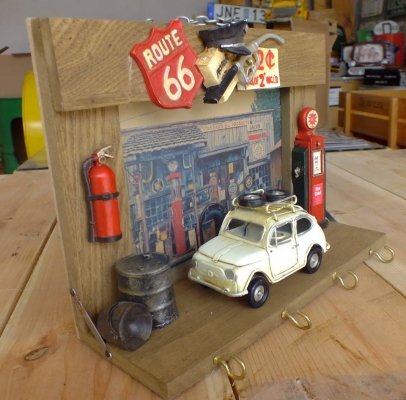 โมเดลฉากการาจ วินเทจแขวนของและใส่รูปได้ในงานแฮนด์เมด