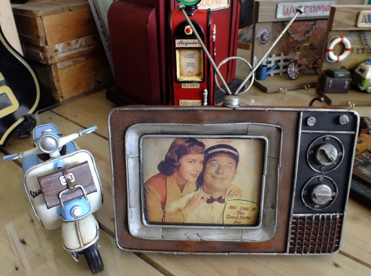 โมเดลฉากการาจ วินเทจแขวนของและใส่รูปได้ในงานแฮนด์เมด