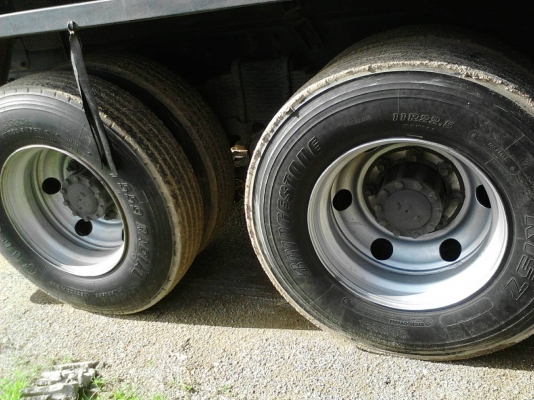 รถฮีโน่ 10 ล้อดั้ม 380 แรงม้า. ปี 55  ( รถวิ่ง 12x,xxx กว่า กม. ) , ( ขายแม่ , ลูก. )     สนใจติดต่อ  081- 6079515