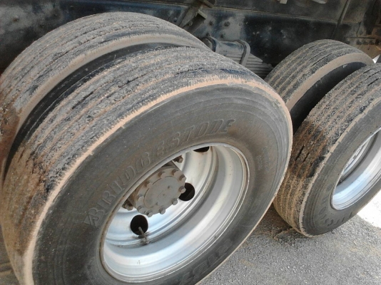 รถฮีโน่ 10 ล้อดั้ม 380 แรงม้า. ปี 55  ( รถวิ่ง 12x,xxx กว่า กม. ) , ( ขายแม่ , ลูก. )     สนใจติดต่อ  081- 6079515