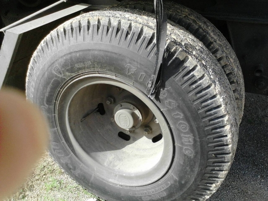 รถฮีโน่ 10 ล้อดั้ม 380 แรงม้า. ปี 55  ( รถวิ่ง 12x,xxx กว่า กม. ) , ( ขายแม่ , ลูก. )     สนใจติดต่อ  081- 6079515