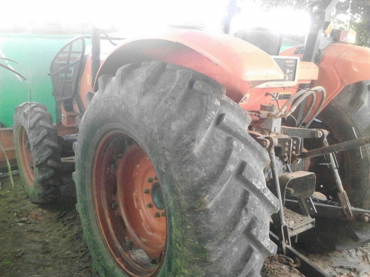 รถไถ KUBOTA  M - 6040. 2 เพลา.     ( รถทำงาน 1,7xx ชม. )      สนใจติดต่อ  081 - 6079515