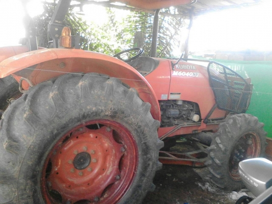 รถไถ KUBOTA  M - 6040. 2 เพลา.     ( รถทำงาน 1,7xx ชม. )      สนใจติดต่อ  081 - 6079515