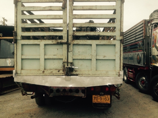 ขายรถ10ล้อเครื่อง195แรง1เพลารถห้าง ติดเครนคีบเหล็ก