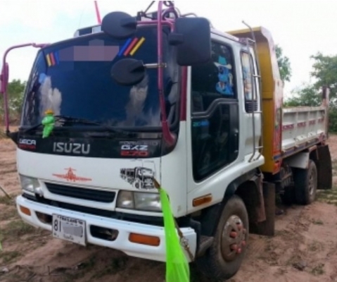 ISUZU DECA 195 HP 6HE1 หกล้อดั๊มพ์ กระบะดั๊มพ์เหล็ก 5 ตันความยาว 3.60 เมตรสวยสภาพดีพร้อมบรรทุกหนักได้เลยครับ เครื่องแรงดีไม่เยิ้ม ภายในเก๋งคอนโซลสวยครบ แอร์เย็น พวงมาลัยเพาเวอร์ ระบบเบรคทริ๊ปฟี้ครบครัน ช่วงล่างแน่นดีคัชซีสวย ยาง 8.25 ขอบ 16 สภาพดีประมาณ 6