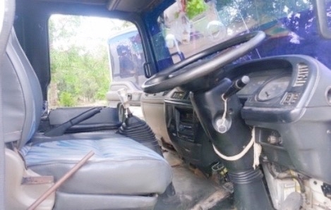 ISUZU DECA 195 HP 6HE1 หกล้อดั๊มพ์ กระบะดั๊มพ์เหล็ก 5 ตันความยาว 3.60 เมตรสวยสภาพดีพร้อมบรรทุกหนักได้เลยครับ เครื่องแรงดีไม่เยิ้ม ภายในเก๋งคอนโซลสวยครบ แอร์เย็น พวงมาลัยเพาเวอร์ ระบบเบรคทริ๊ปฟี้ครบครัน ช่วงล่างแน่นดีคัชซีสวย ยาง 8.25 ขอบ 16 สภาพดีประมาณ 6