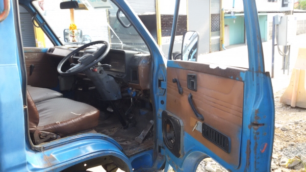 สี่ล้อกลาง TLD