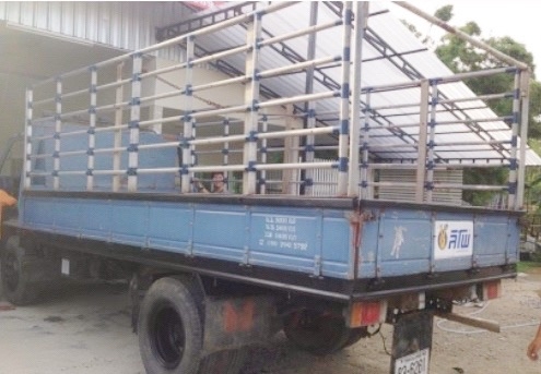 ISUZU NPR 115 HP 4BD1 ปี 35 รถบรรทุกหกล้อ แก้มเหลือง กระบะคอกเหล็กความยาว 4.30 เมตรสภาพดีมากครับพร้อมบรรทุกหนักได้เลย เครื่องยนต์แน่นดีแรงดีไม่เยิ้ม ภายในเก๋งคอนโซลสวยครบ พวงมาลัยธรรมดา เกียร์สั้น ช่วงล่างใหญ่คัชซีสวยเดิมไม่มีแตกบวม ยาง 7.50 ขอบ 16 สภาพดี