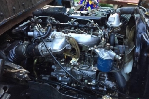 ISUZU NPR 115 HP 4BD1 ปี 35 รถบรรทุกหกล้อ แก้มเหลือง กระบะคอกเหล็กความยาว 4.30 เมตรสภาพดีมากครับพร้อมบรรทุกหนักได้เลย เครื่องยนต์แน่นดีแรงดีไม่เยิ้ม ภายในเก๋งคอนโซลสวยครบ พวงมาลัยธรรมดา เกียร์สั้น ช่วงล่างใหญ่คัชซีสวยเดิมไม่มีแตกบวม ยาง 7.50 ขอบ 16 สภาพดี