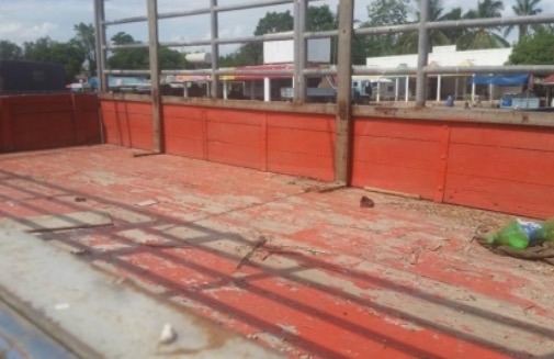 ISUZU NPR 115 HP 4BD1 ปี 35 รถบรรทุกหกล้อ แก้มเหลือง กระบะคอกเหล็กความยาว 4.30 เมตรสภาพดีมากครับพร้อมบรรทุกหนักได้เลย เครื่องยนต์แน่นดีแรงดีไม่เยิ้ม ภายในเก๋งคอนโซลสวยครบ พวงมาลัยธรรมดา เกียร์สั้น ช่วงล่างใหญ่คัชซีสวยเดิมไม่มีแตกบวม ยาง 7.50 ขอบ 16 สภาพดี