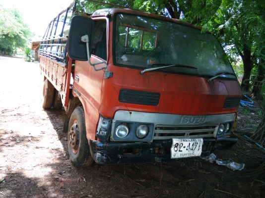 ขาย 6 ล้อ isuzu พวงมาลัยพาวเวอร์ ทะเบียนไม่ขาด เครื่องดี
