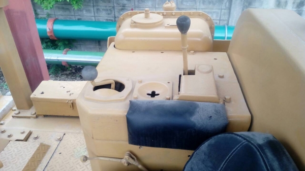 ต้องการขายรถแทรกเตอร์ D7G ครับ