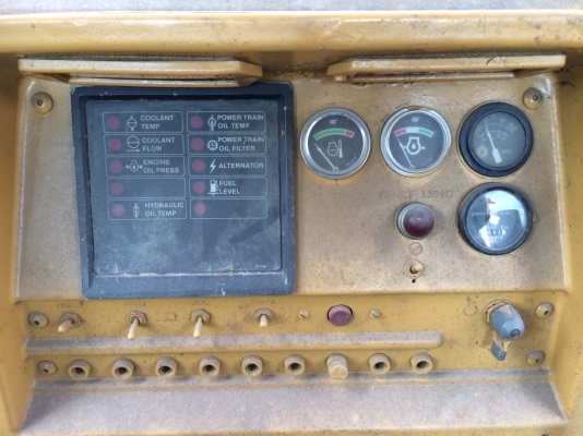 ต้องการขายรถแทรกเตอร์ D10 ครับ ต้องการขายรถแทรกเตอร์ D10 ครับ