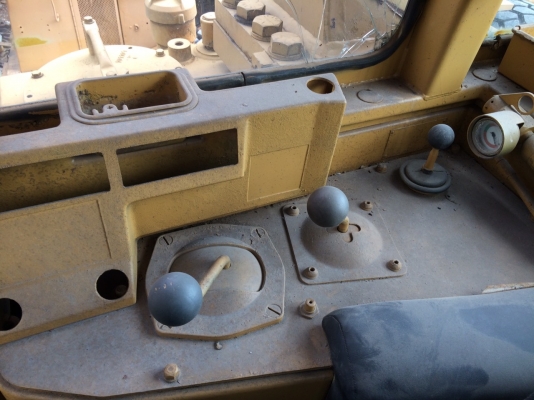 ต้องการขายรถแทรกเตอร์ D10 ครับ ต้องการขายรถแทรกเตอร์ D10 ครับ