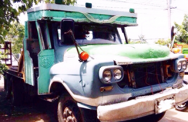 ISUZU TX 175 HP 6BG1 รถหัวยาวสิบล้อเพลาเดียว เทรลเลอร์ท้ายลาดมีหางพับไฮดรอลิกส์ขึ้นรถเกี่ยวข้าวและรถแบ็คโฮร PC 120 ได้เลยครับ เครื่องยนต์ 175 แรงมีใบคุมครบพร้อมแจ้งลงเล่ม เกียร์ร็อกแล้วครับ ภายในเก๋งคอนโซลสวยครบ พวงมาลัยเพาเวอร์ ช่วงล่างเพลาเดียวของมิตซูบ